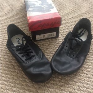 New Capezio split sole Jazz shoe, size 8